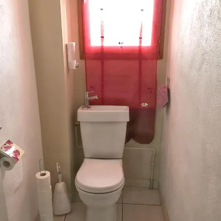 Maison Charmante A Avec Jardin Et Aire De Jeux. * Agde