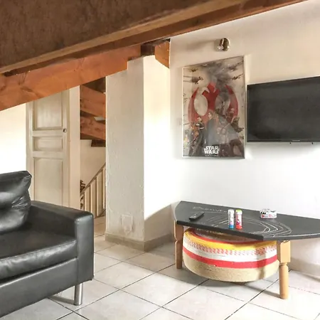 Maison Charmante A Avec Jardin Et Aire De Jeux. *