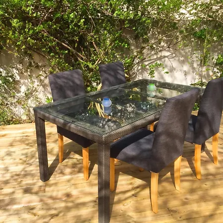 Maison Charmante A Avec Jardin Et Aire De Jeux.