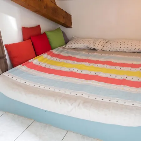 Maison Charmante A Avec Jardin Et Aire De Jeux.