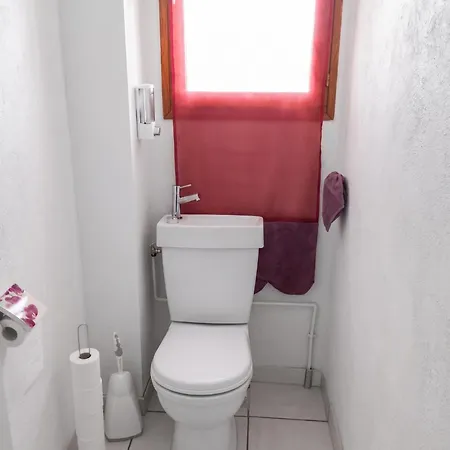 Maison Charmante A Avec Jardin Et Aire De Jeux. Agde